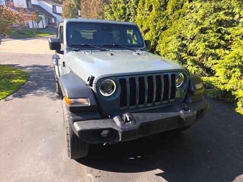Used 2024 Jeep Wrangler Sport image 2