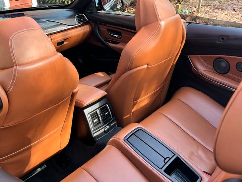 Used 2018 BMW M4 Convertible image 6