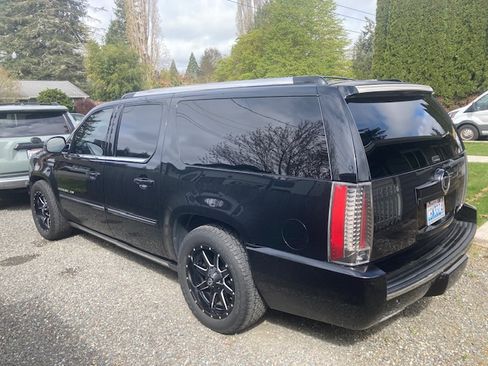 Used 2014 Cadillac Escalade ESV Premium image 2