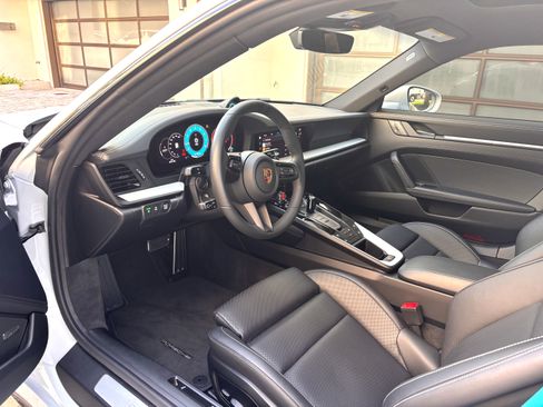 Used 2025 Porsche 911 Carrera RWD image 10