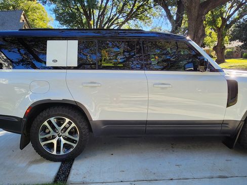 Used 2023 Land Rover Defender 130 SE image 1