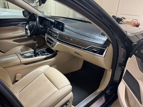 Used 2016 BMW 740i image 4