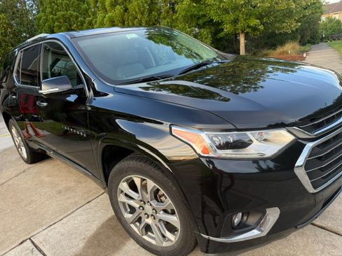 Used 2019 Chevrolet Traverse Premier w/ Driver Confidence II Package FWD image 4