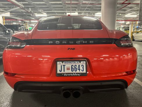 Used 2022 Porsche 718 Cayman Coupe 2D image 9