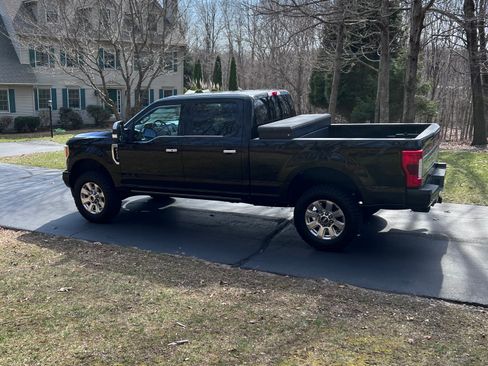 Used 2017 Ford F250 Platinum w/ Platinum Ultimate Package image 2