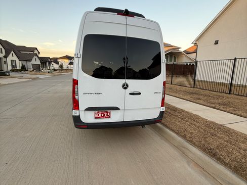 Used 2025 Mercedes-Benz Sprinter 2500 image 2