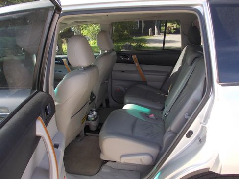 Used 2010 Toyota Highlander Limited AWD/4WD image 8
