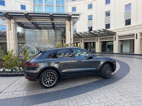 Used 2018 Porsche Macan Sport Edition image 4