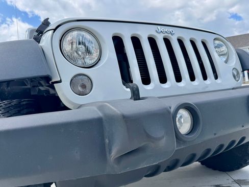 Used 2014 Jeep Wrangler Rubicon w/ Power Convenience Group AWD/4WD image 14