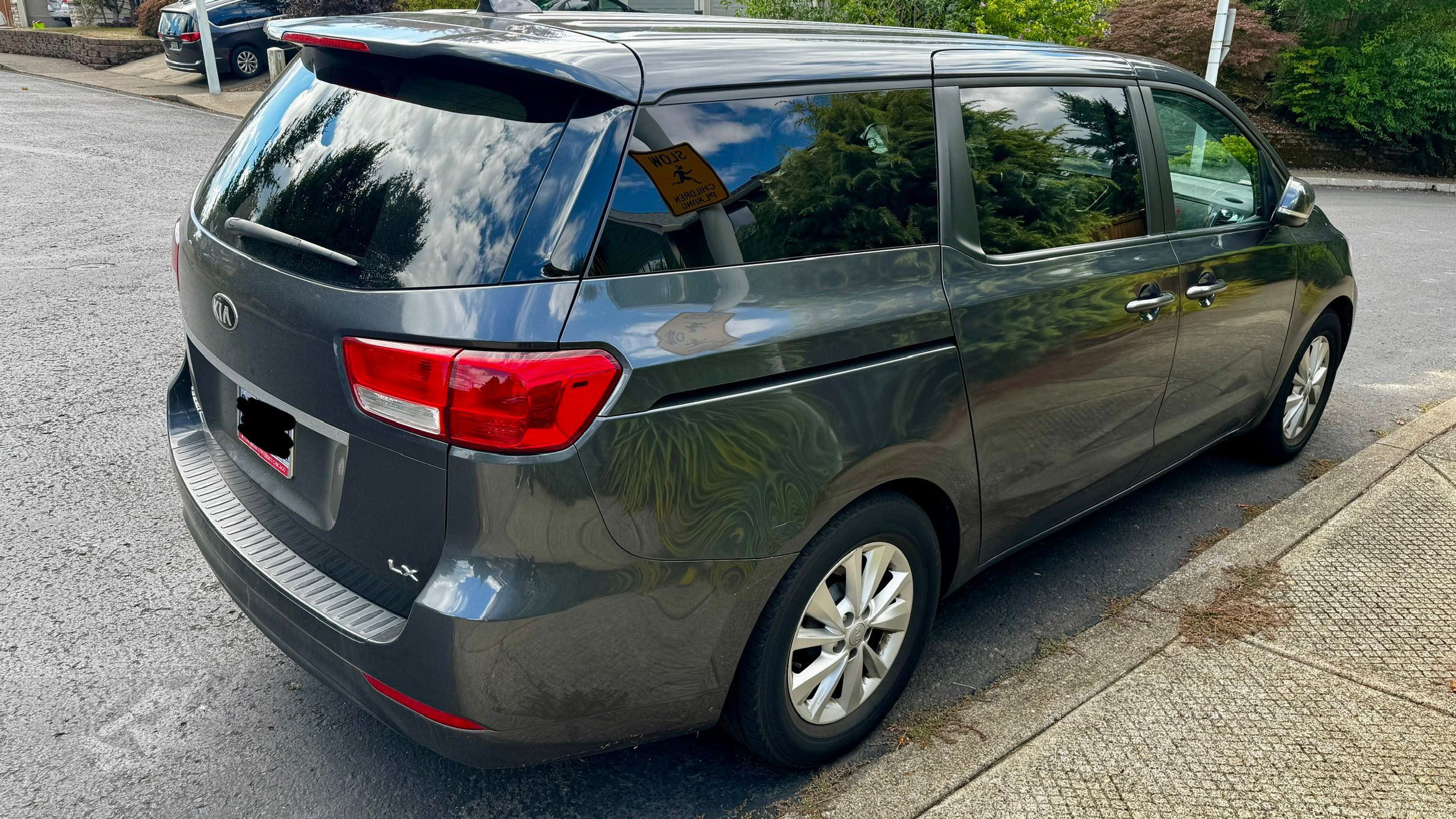 Used 2017 Kia Sedona LX FWD image 5
