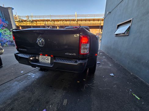 Used 2023 RAM 3500 Big Horn w/ Level 1 Equipment Group image 9