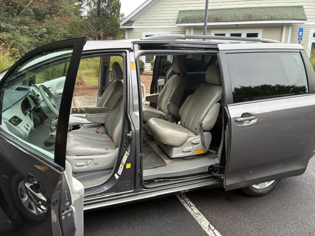 Used 2013 Toyota Sienna LE FWD image 13