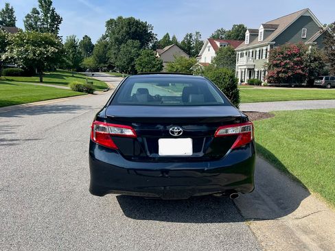 Used 2014 Toyota Camry SE FWD image 6