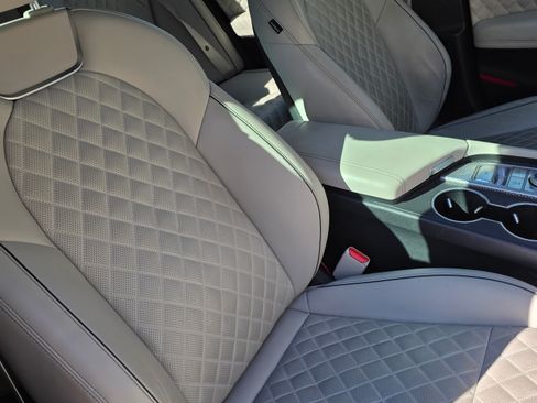 Used 2023 Genesis G70 3.3T w/ Sport Prestige Package image 6