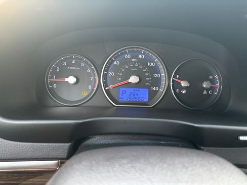 Used 2010 Hyundai Santa Fe GLS image 8