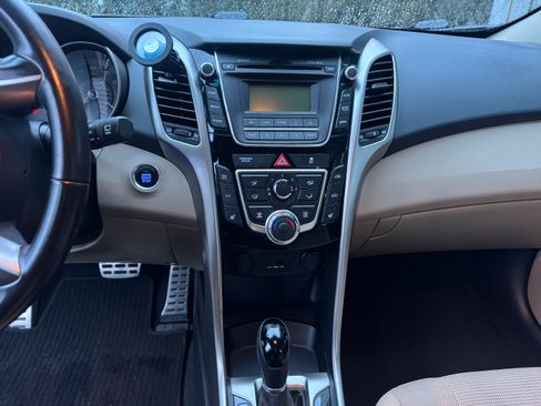 Used 2013 Hyundai Elantra GT w/ Touch & Go Pkg image 10