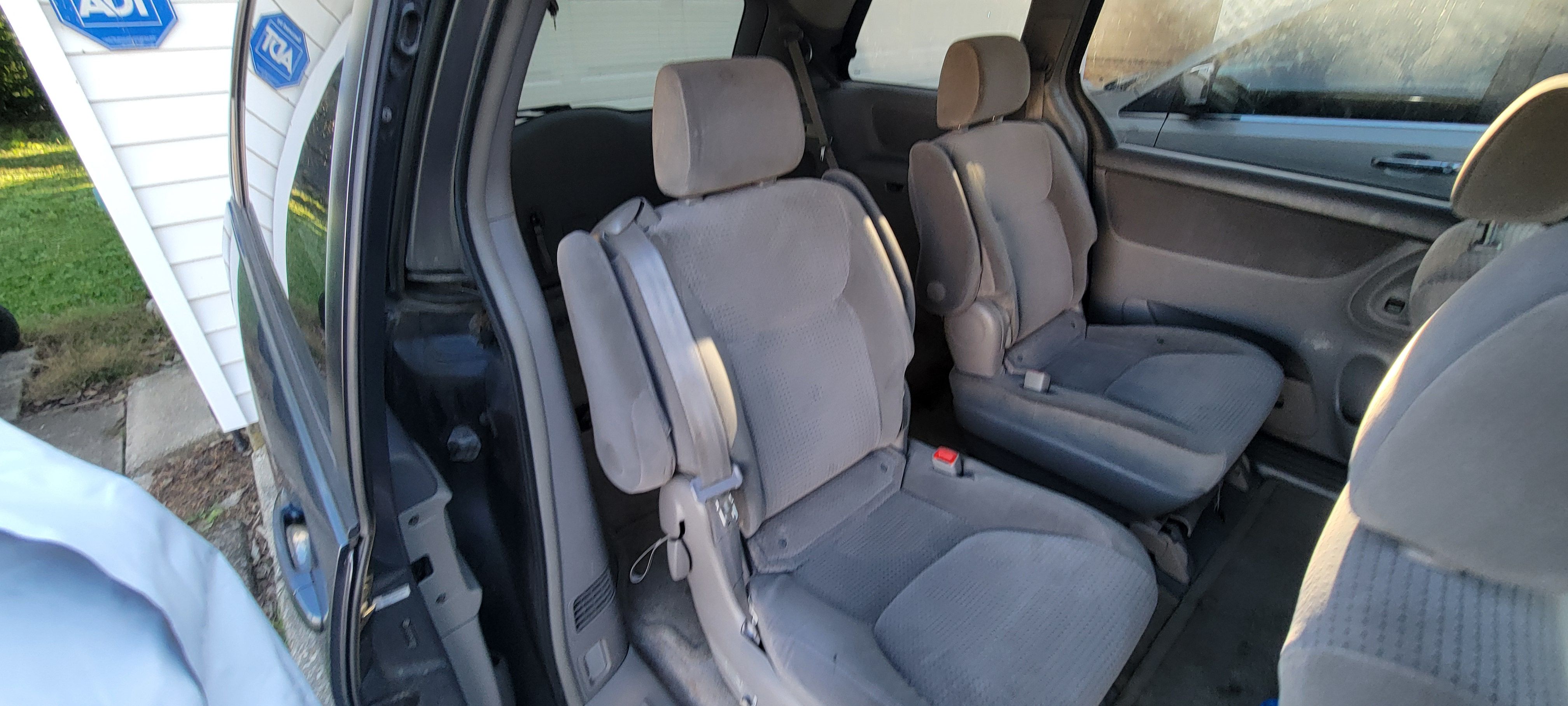 Used 2006 Toyota Sienna LE w/ LE Pkg 2 FWD image 11