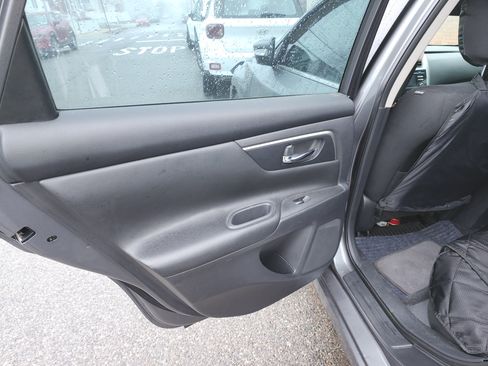 Used 2015 Nissan Altima 2.5 SV image 9