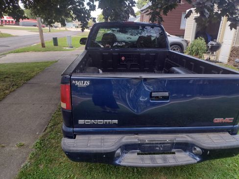 Used 2001 GMC Sonoma SLS w/ Super Spec Pkg 3 RWD image 4