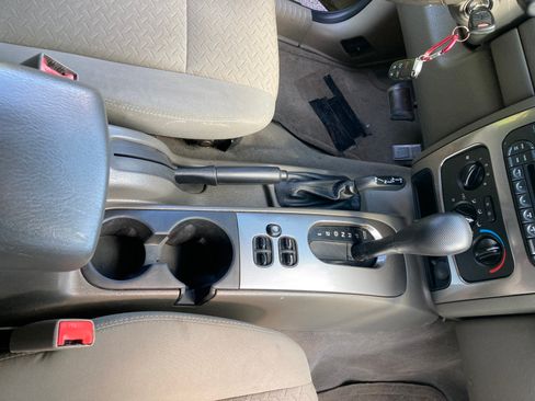 Used 2005 Jeep Liberty Renegade image 12