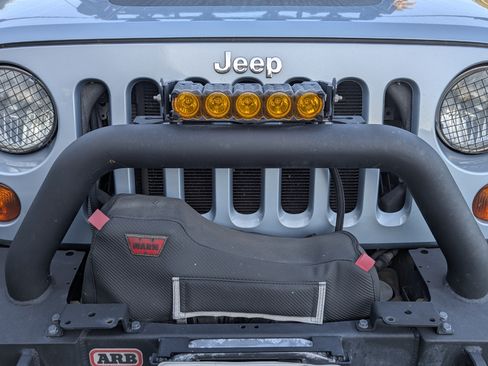 Used 2012 Jeep Wrangler Unlimited Sahara AWD/4WD image 8