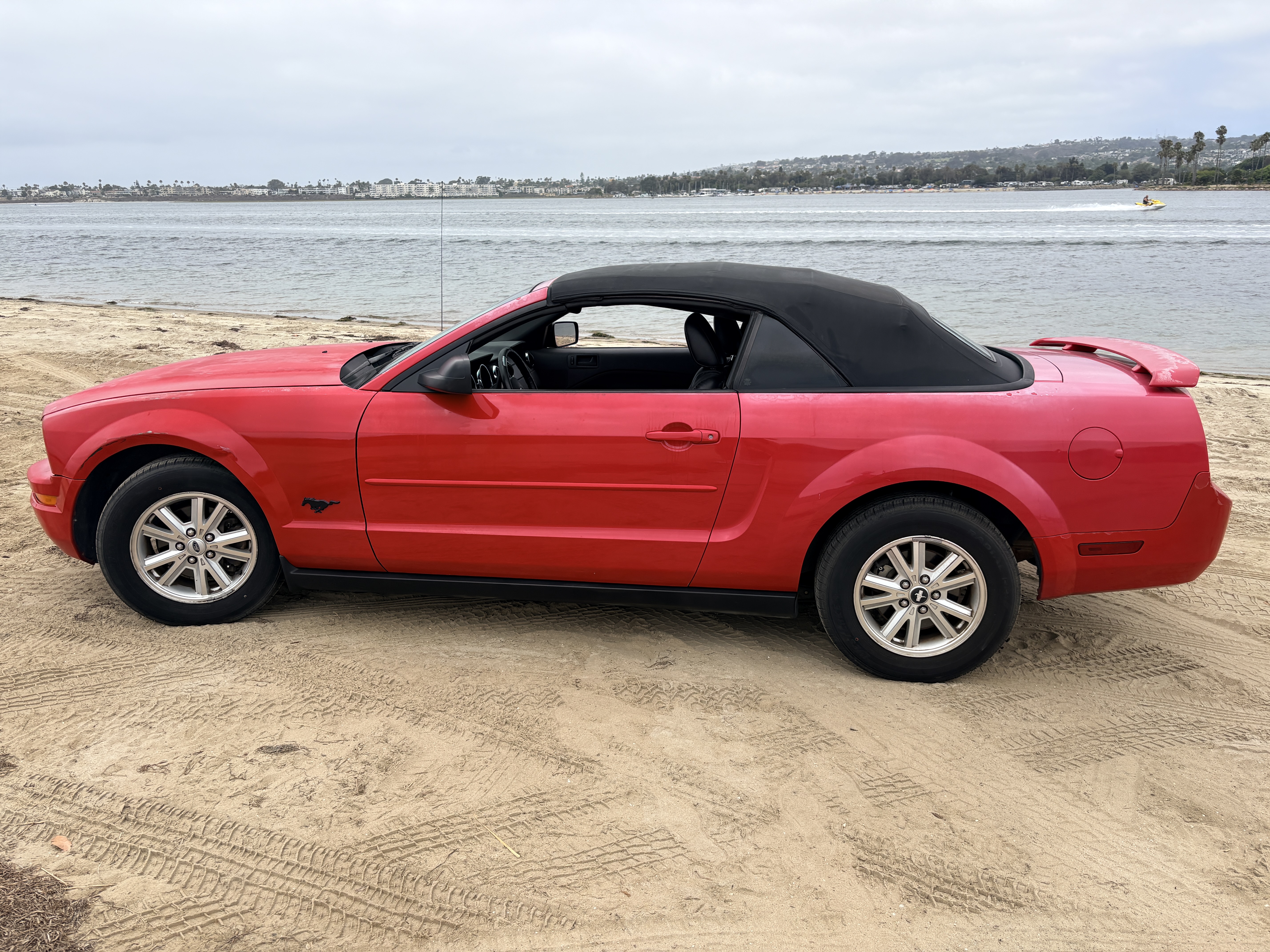 Used 2006 Ford Mustang Convertible RWD image 1