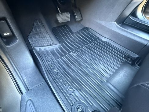 Used 2018 Honda Odyssey Elite image 11