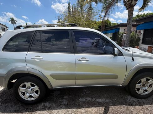 Used 2005 Toyota RAV4 2WD image 2
