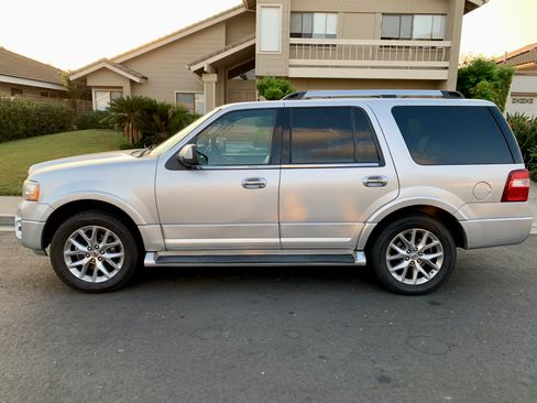 Used 2016 Ford Expedition Limited image 9
