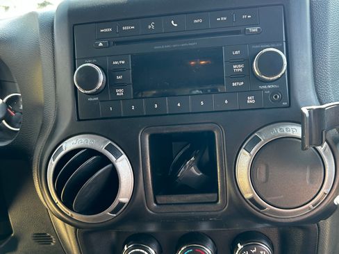 Used 2016 Jeep Wrangler Sport w/ Connectivity Group AWD/4WD image 26