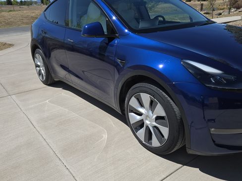 Used 2023 Tesla Model Y Long Range AWD/4WD image 9
