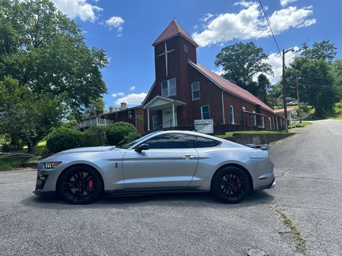 Used 2020 Ford Mustang Shelby GT500 w/ Technology Package RWD image 13