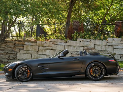 Used 2012 Mercedes-Benz SLS AMG AMG Convertible 2D image 4
