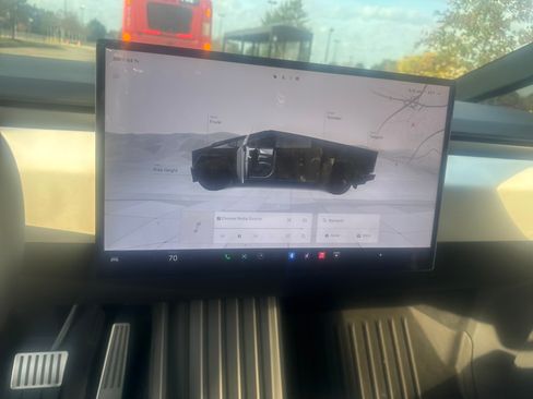 Used 2024 Tesla Cybertruck AWD Crew Cab image 11