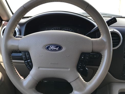 Used 2004 Ford Expedition Eddie Bauer image 8