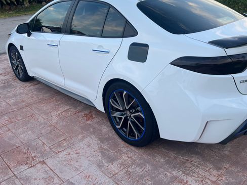 Used 2022 Toyota Corolla SE FWD image 2