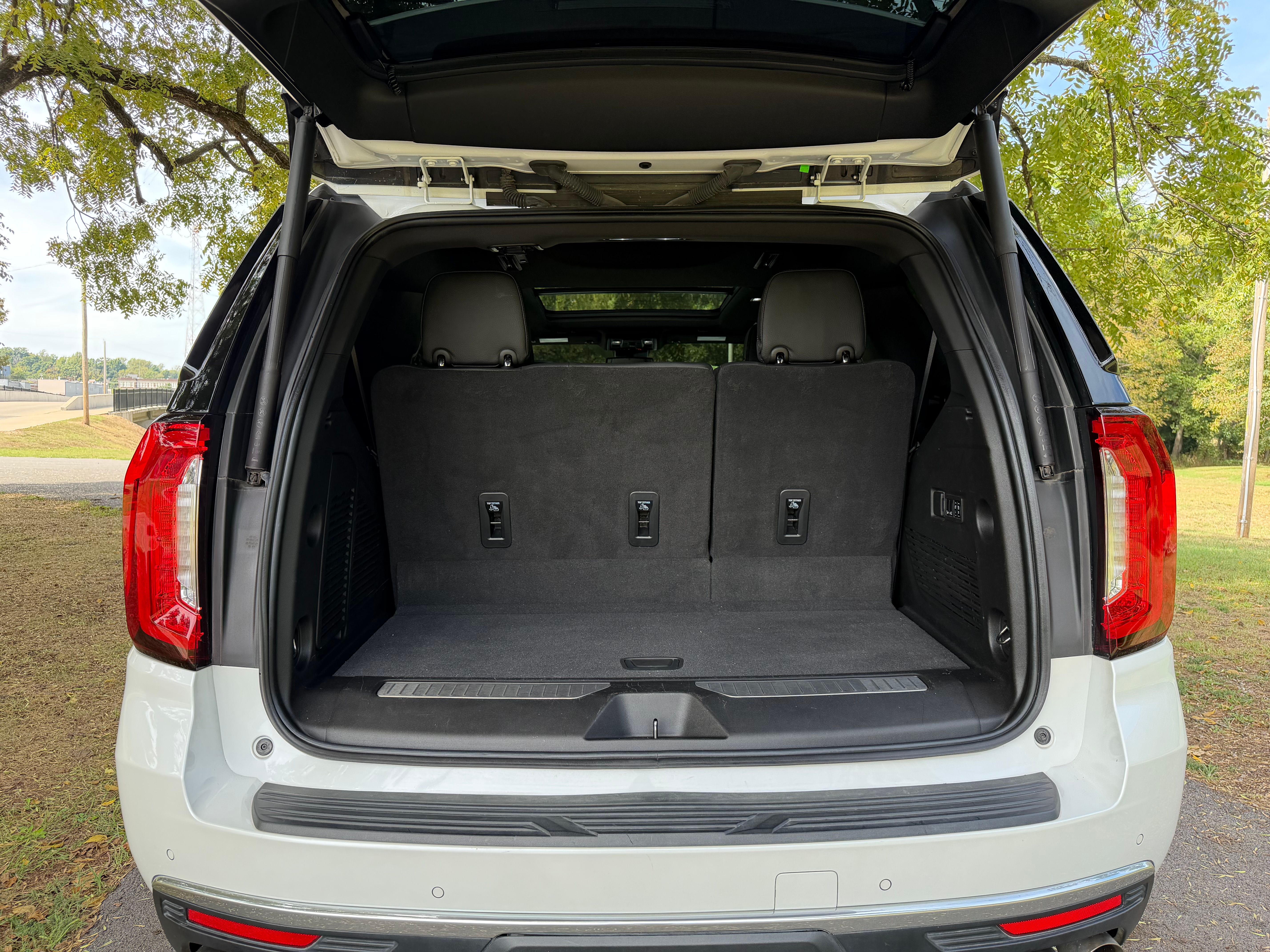 Used 2023 GMC Yukon Denali AWD/4WD image 30