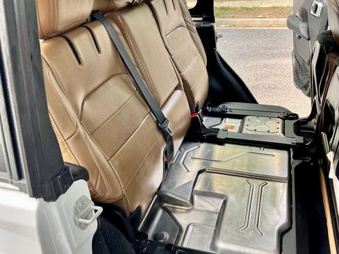 Used 2022 Jeep Wrangler Unlimited Sahara w/ Cold Weather Group AWD/4WD image 18
