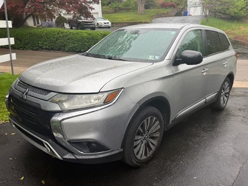 Used 2020 Mitsubishi Outlander ES image 5