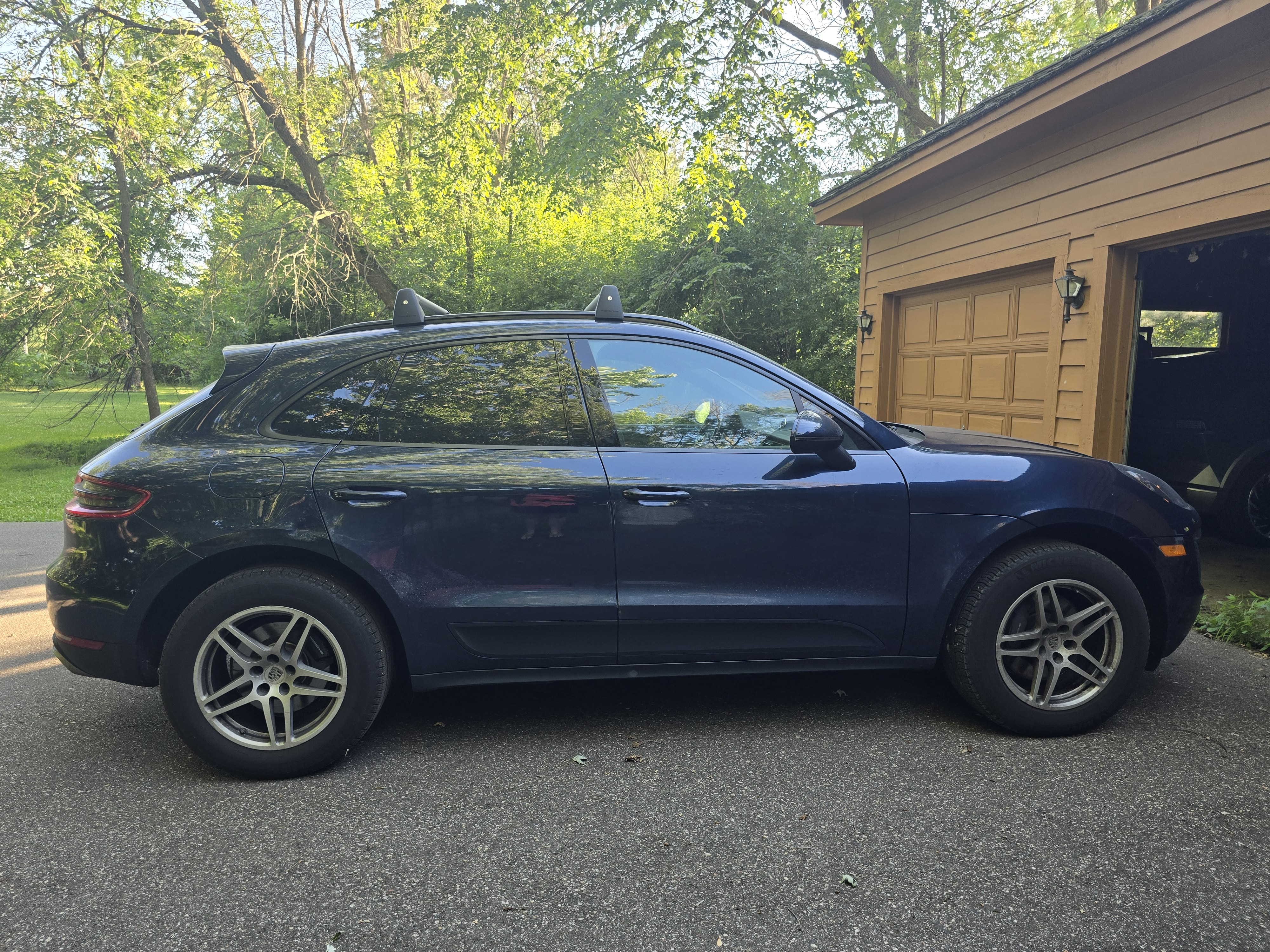 Used 2018 Porsche Macan Sport Edition AWD/4WD image 4