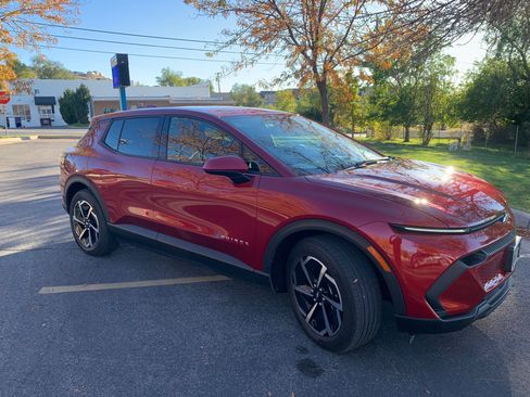 Used 2025 Chevrolet Equinox EV LT image 9