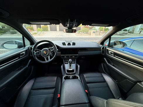 Used 2022 Porsche Cayenne AWD/4WD image 11