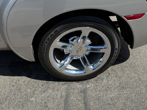 Used 2004 Chevrolet SSR w/ Preferred Equipment Group image 18