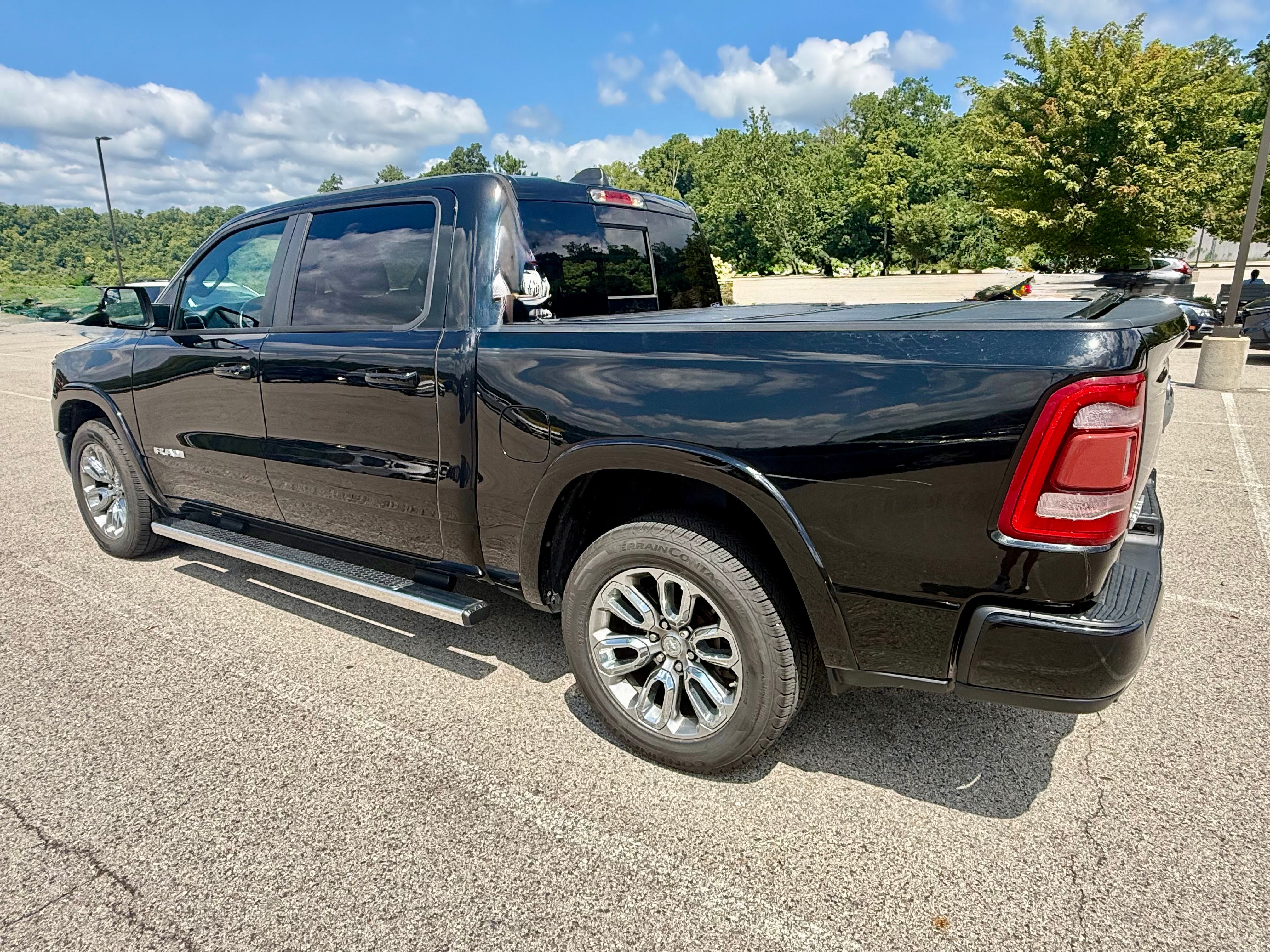 Used 2019 RAM 1500 Laramie w/ Sport Appearance Package AWD/4WD image 4