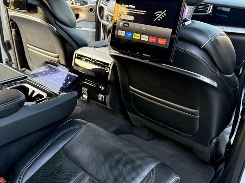 Used 2023 Jeep Grand Wagoneer L Series II w/ Premium Group II image 22