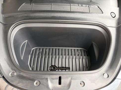 Used 2023 Tesla Model Y Performance image 19