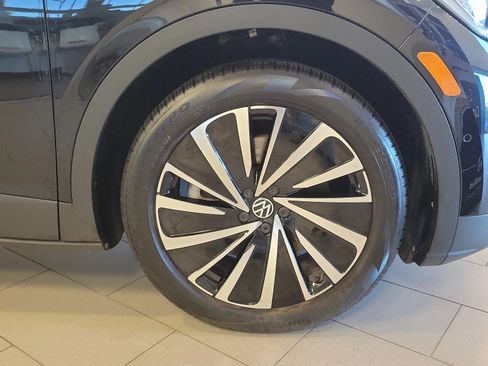 Used 2023 Volkswagen ID.4 Pro S Plus image 4