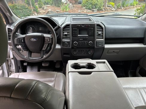 Used 2017 Ford F150 XLT AWD/4WD image 5