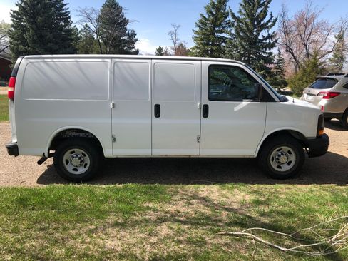 Used 2009 Chevrolet Express 2500 RWD image 4