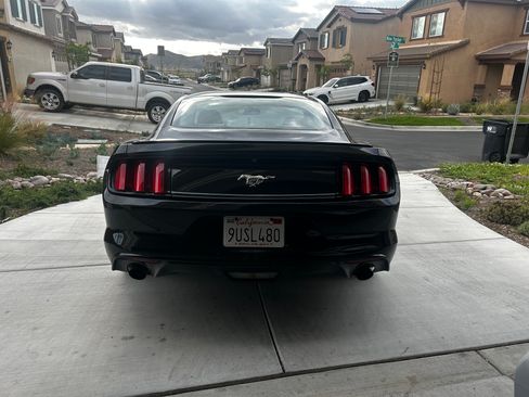 Used 2016 Ford Mustang Coupe image 5